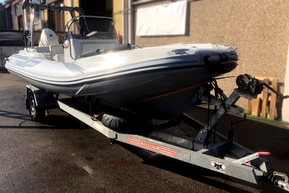 <<< VENDUTO >>> ZAR 53 Grey + 115 Suzuki + Trailer<br><a href=dettaglio.aspx?Id=395 >VAI ALLA SCHEDA</a>
